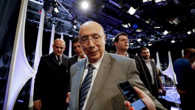Presidenciável Henrique Meirelles conversa com jornalistas após debate do SBT