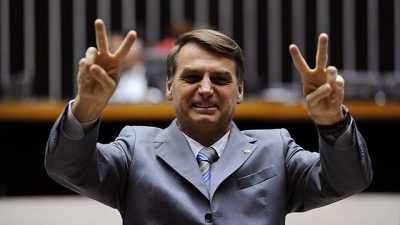 640px-Jair_Bolsonaro_paz_e_amor