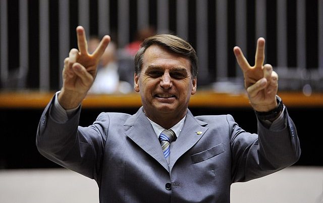 640px-Jair_Bolsonaro_paz_e_amor