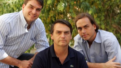 bolsonaro e filhos 2006 cortada