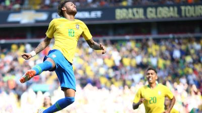 Neymar comemora gol em partida pela Seleção Brasileira