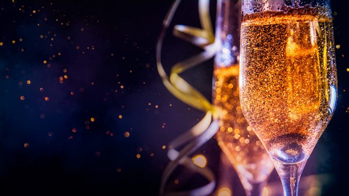 taça de espumante para celebração do ano novo