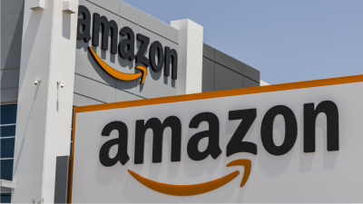 Placa de loja da Amazon, marketplace conhecido por oferecer livros a um custo baixo (alguns até de graça)