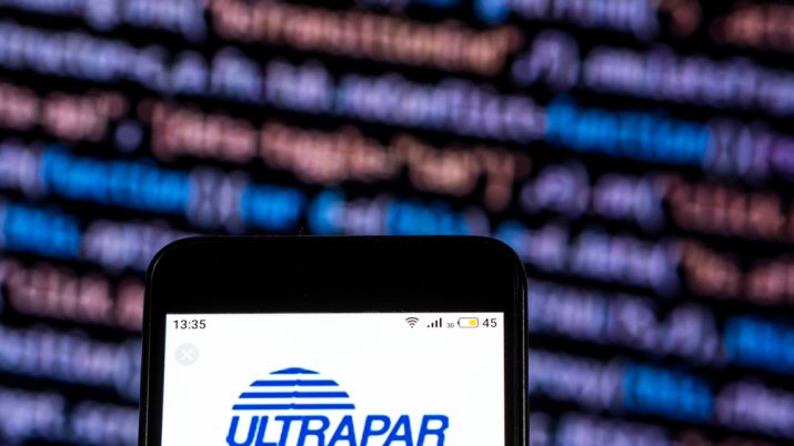 Celular com o logo sa Ultrapar