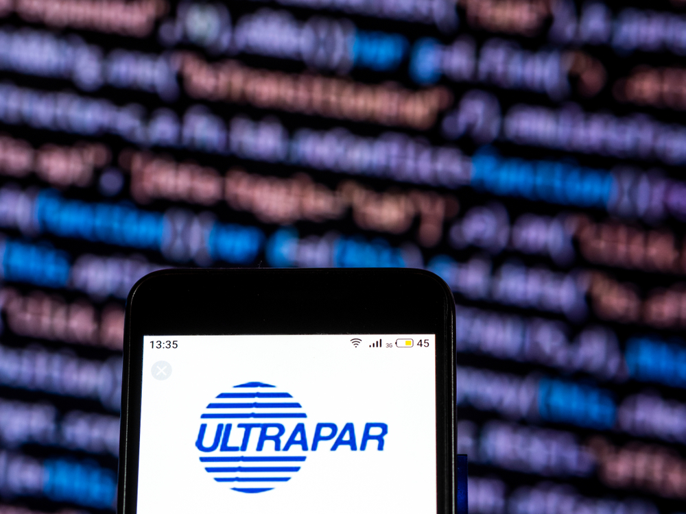 Celular com o logo sa Ultrapar