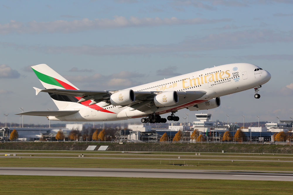 A380 Superjumbo, da Airbus, decola