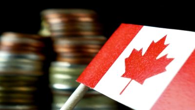 Bandeira do Canadá com dinheiro