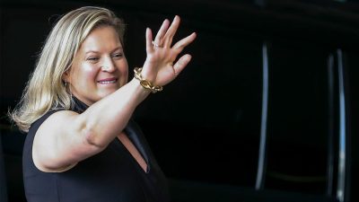 Deputada Federal Joice Hasselmann, do PSL, no Centro Cultural Banco do Brasil (CCBB), após reunião com Bolsonaro e a equipe de transição.
