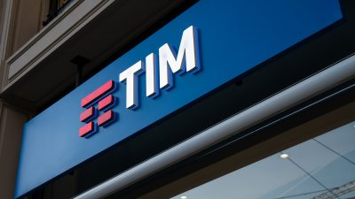 Fachada de loja da empresa de telefonia Tim
