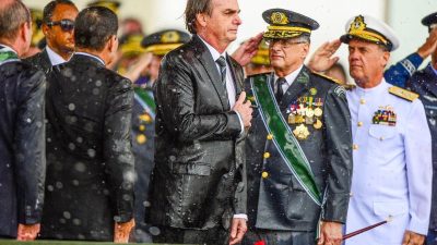 Bolsonaro na chuva