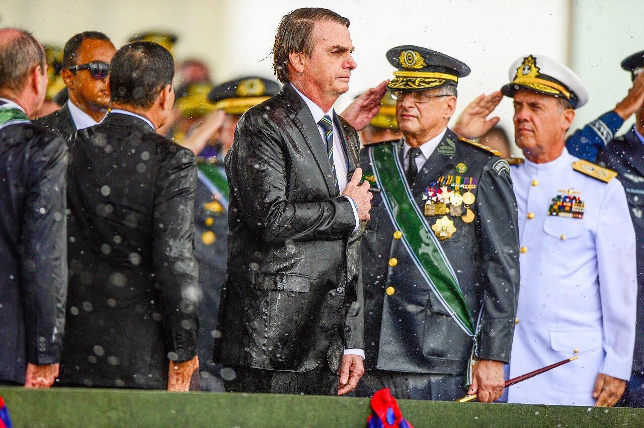 Bolsonaro na chuva