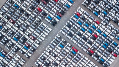 Carros em concessionária