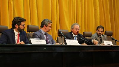 Paulo Guedes durante coletiva de imprensa no Rio de Janeiro