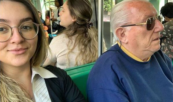 Luiz Barsi e sua filha Louise no metrô de São Paulo