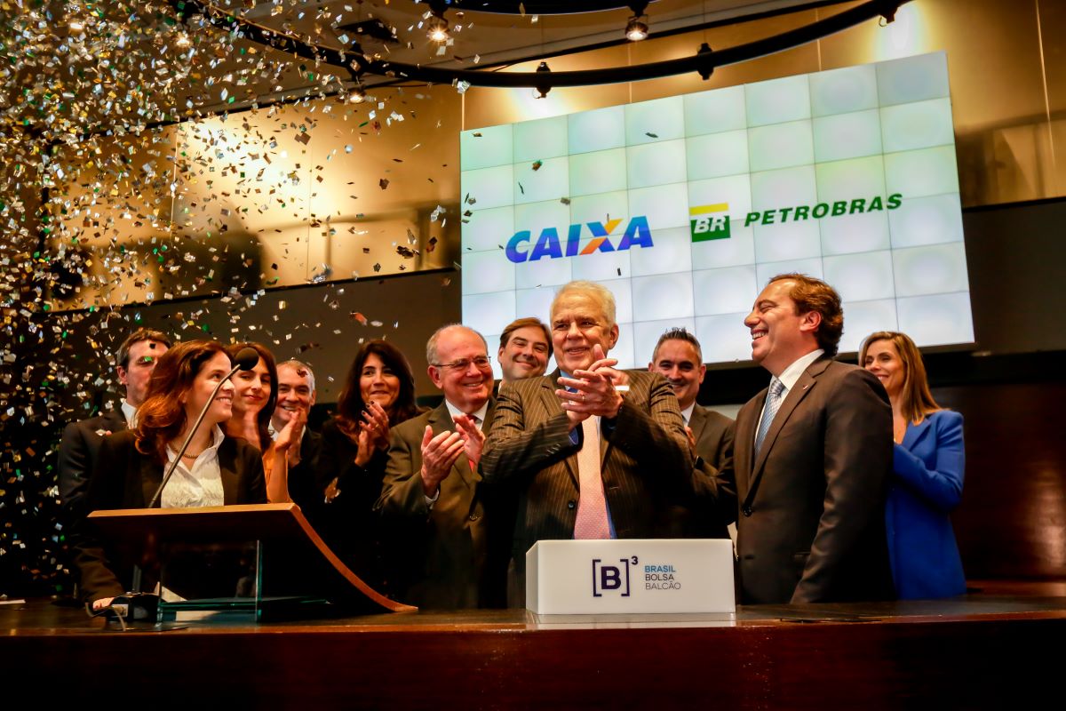 Executivos da Petrobras e da Caixa na sede da B3