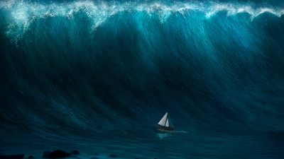 Barco a vela navegando em um mar turbulento, com onda gigante