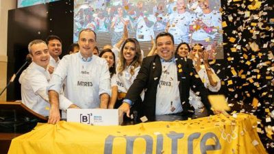 Representantes da Mitre durante o toque de campainha na B3
