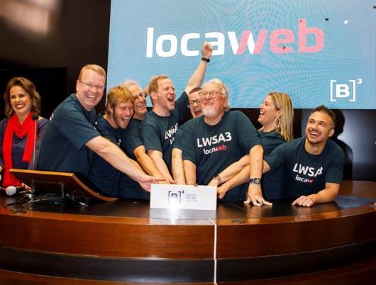 Representantes da Locaweb durante o toque de campainha que marcou o início da oferta pública de ações
