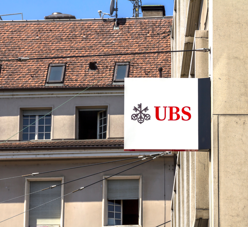 Placa com o logo do UBS