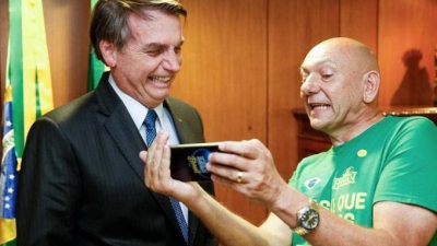 O presidente Jair Bolsonaro ao lado de Luciano Hang, da Havan