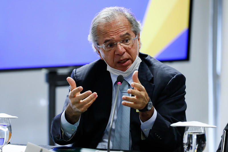 Ministro da Economia, Paulo Guedes, fala em Brasília, em 28 de abril
