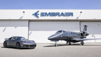 Veículo e avião desenvolvidos por Porsche e Embraer