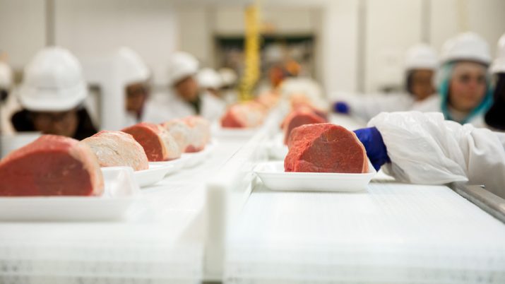 Carne bovina em frigorífico