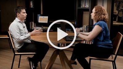 Frame da entrevista de Marina Gazzoni com Ruy Hungria