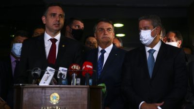 Presidentes da República, do Senado e da Câmara durante coletiva de imprensa