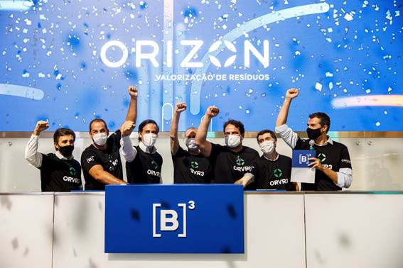 Executivos da Orizon (ORVR3) na estreia das ações na B3
