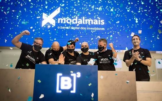 Tradicional vento com toque de campainha de abertura do pregão marcou a oferta pública do Banco Modal