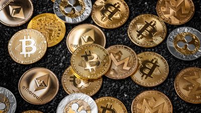 uma série de criptomoedas espalhadas