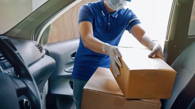 Delivery,Services,Courier,During,The,Coronavirus,(covid-19),Pandemic,,Courier,Wearing