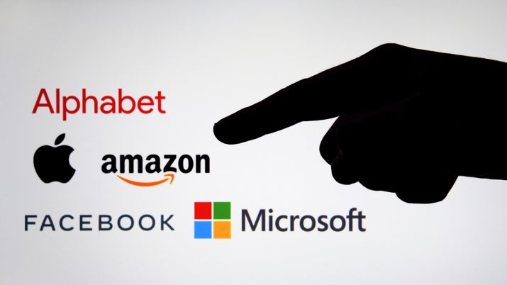 Logos das big techs americanas: Alphabet (Google), Apple, Amazon, Facebook e Microsoft