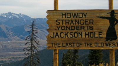 Placa indicando a localidade de Jackson Hole, onde se realiza o simpósio anual do Federal Reserve (Fed) e outros bancos centrais