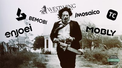 Montagem em preto e branco com Leatherface, o vilão da série de filmes 'O Massacre da Serra Elétrica', e os logos das empresas Westwing, Bemobi, Mosaico, Mobly, Enjoei e TradersClub ao fundo