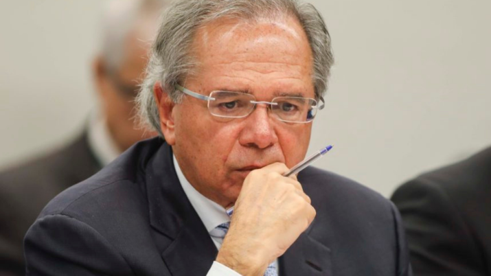 ministro da economia paulo guedes preocupado