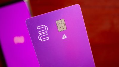 Cartão roxo no Nubank