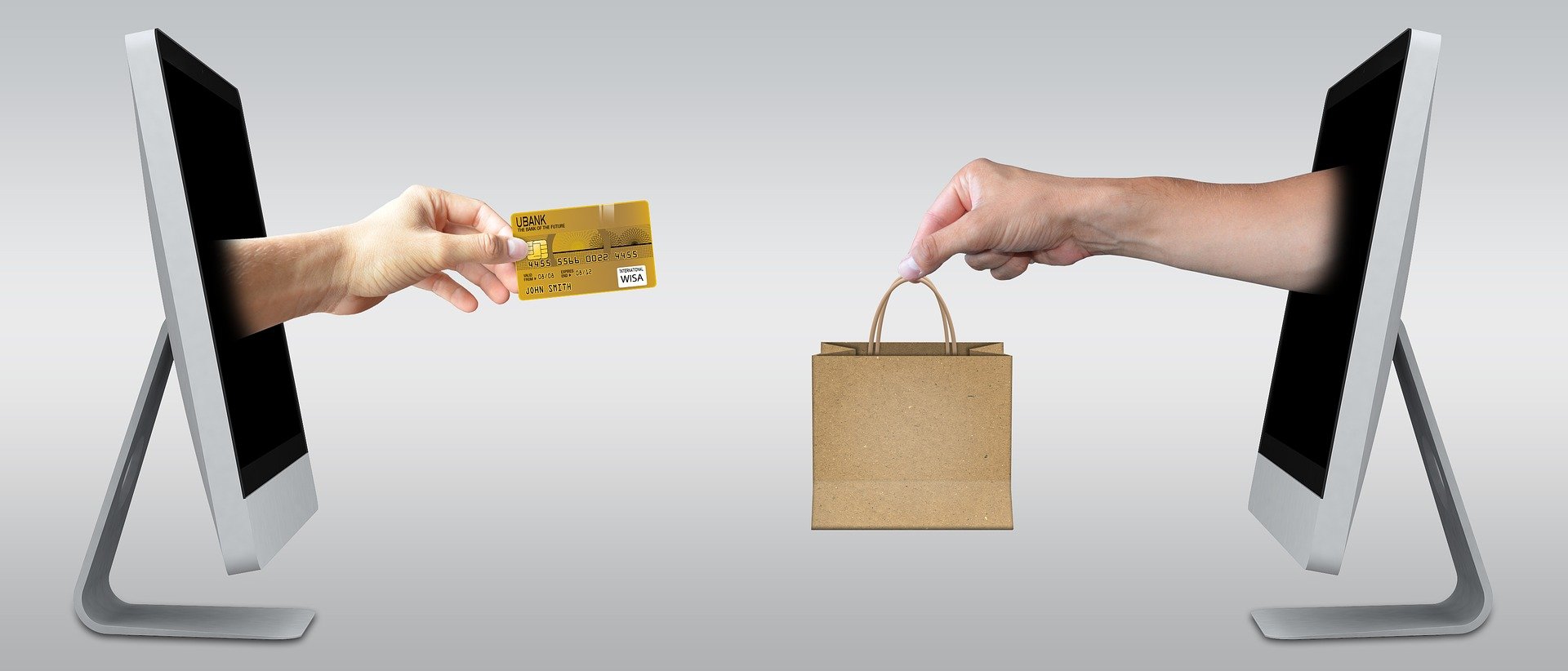 Computadores trocando cartão de crédito e compras