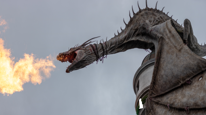 dragão do Harry Potter cuspindo fogo