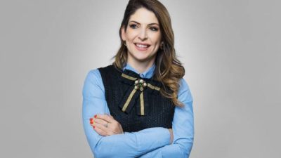 Retrato de Carol Paiffer, jurada do Shark Tank Brasil.