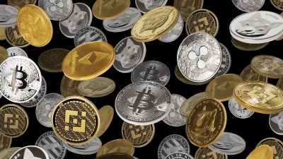 Diferentes criptomoedas "caindo", em representação da renda extra possível com staking