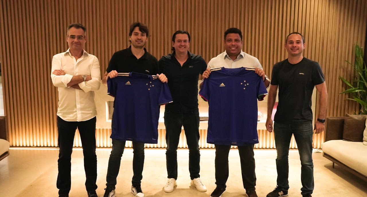Ronaldo com executivos da XP, assessores da operação