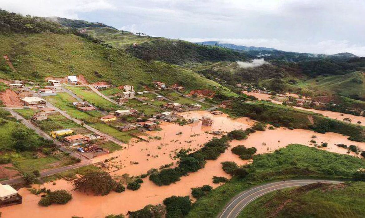 área inundada por fortes chuvas em Minas Gerais