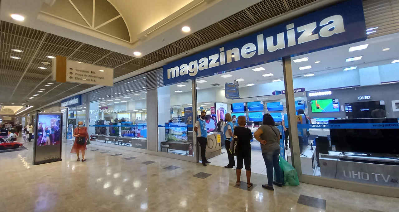 Fachada de loja da Magalu (MGLU3)