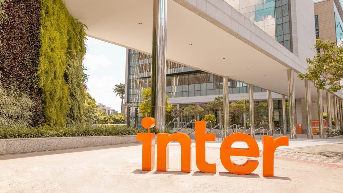 Fechada do Banco Inter (BIDI11) com o logo do banco em letras laranjas