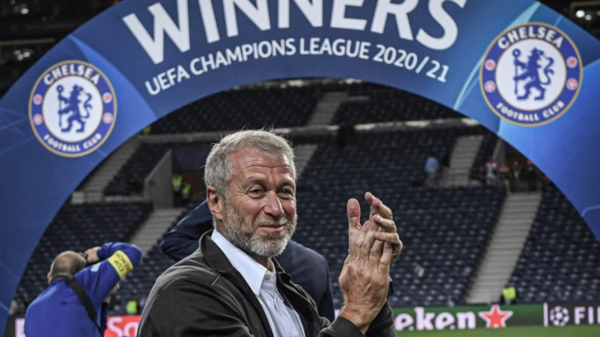 Bilionário russo Roman Abramovich comemora um título do Chelsea