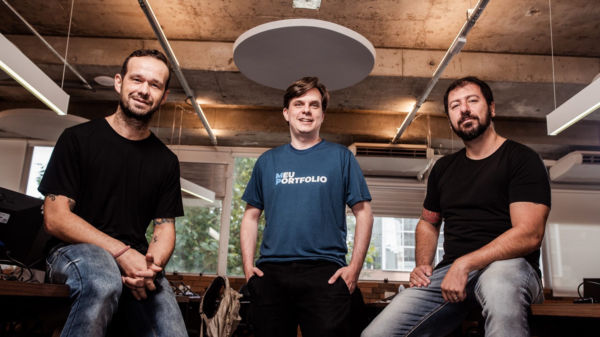 Tito Gusmão (CEO da Warren), Felipe Bossolani (CEO do Meuportfolio) e Fábio Safini (CCO da Warren)