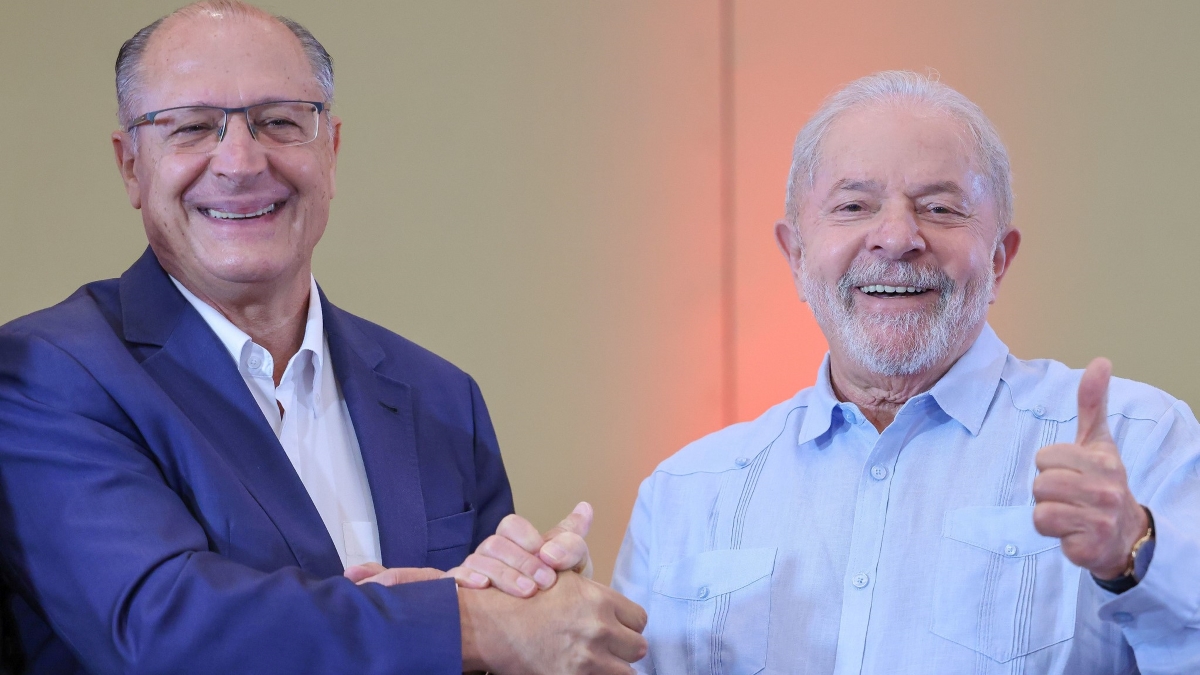 O ex-governador Geraldo Alckmin e o ex-presidente Luiz Inácio Lula da Silva. Proposta de reforma tributária foi encabeçada por vice de Lula.