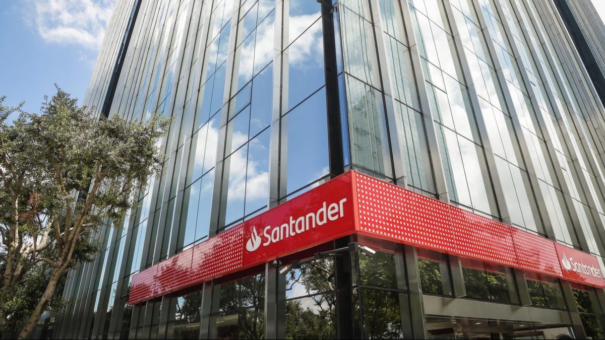 Fachada da sede do Santander Brasil